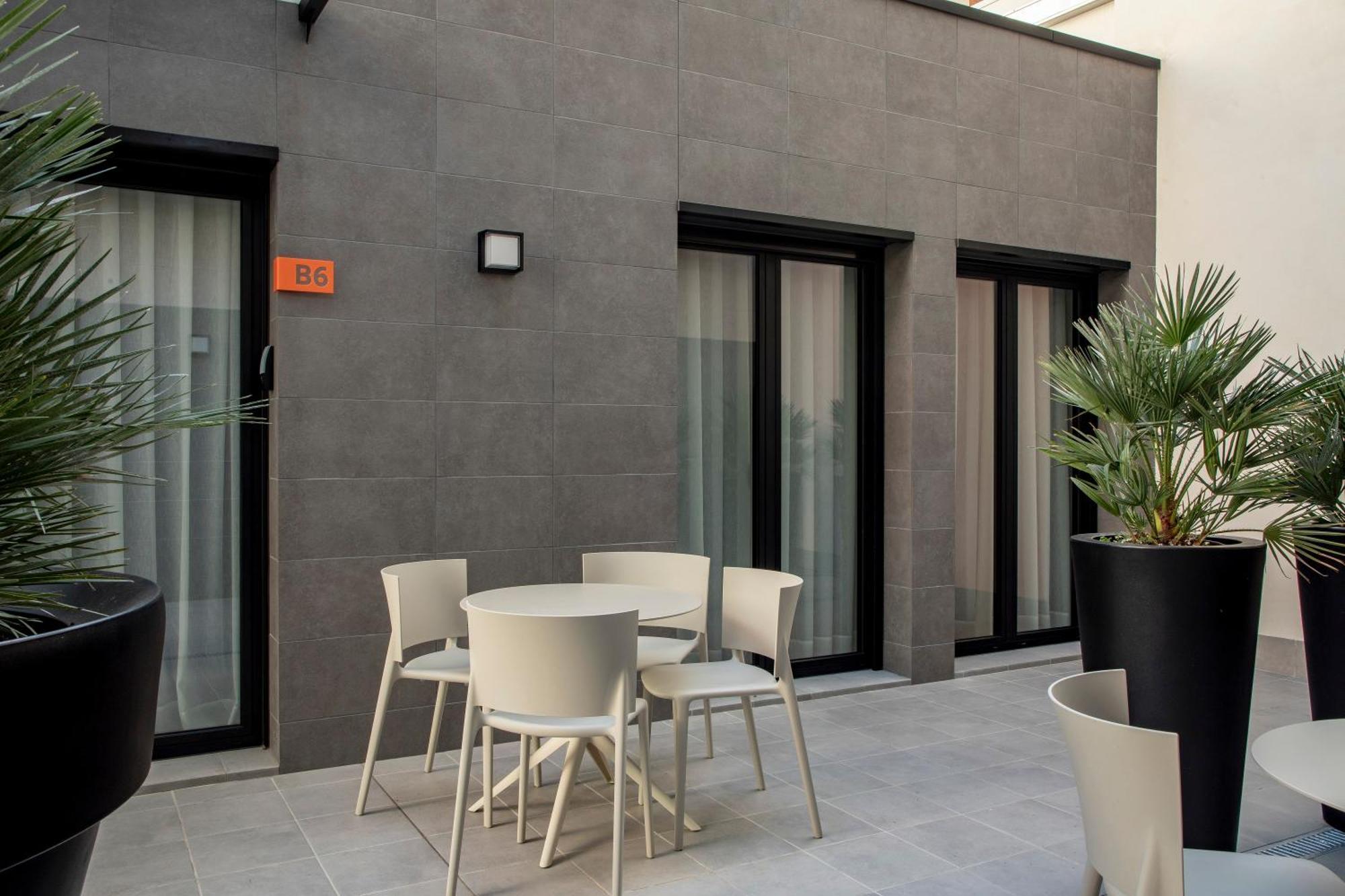 Europa Apartments لوسبيتاليت دي يوبريغات المظهر الخارجي الصورة