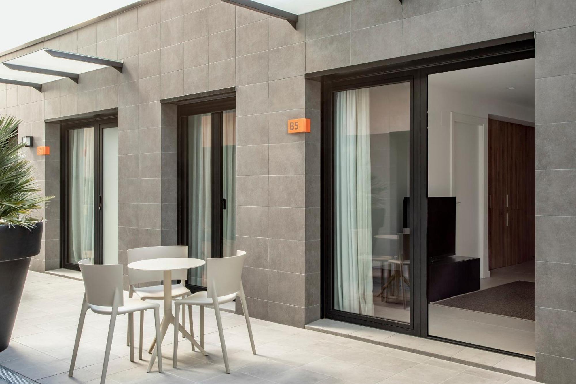 Europa Apartments لوسبيتاليت دي يوبريغات المظهر الخارجي الصورة