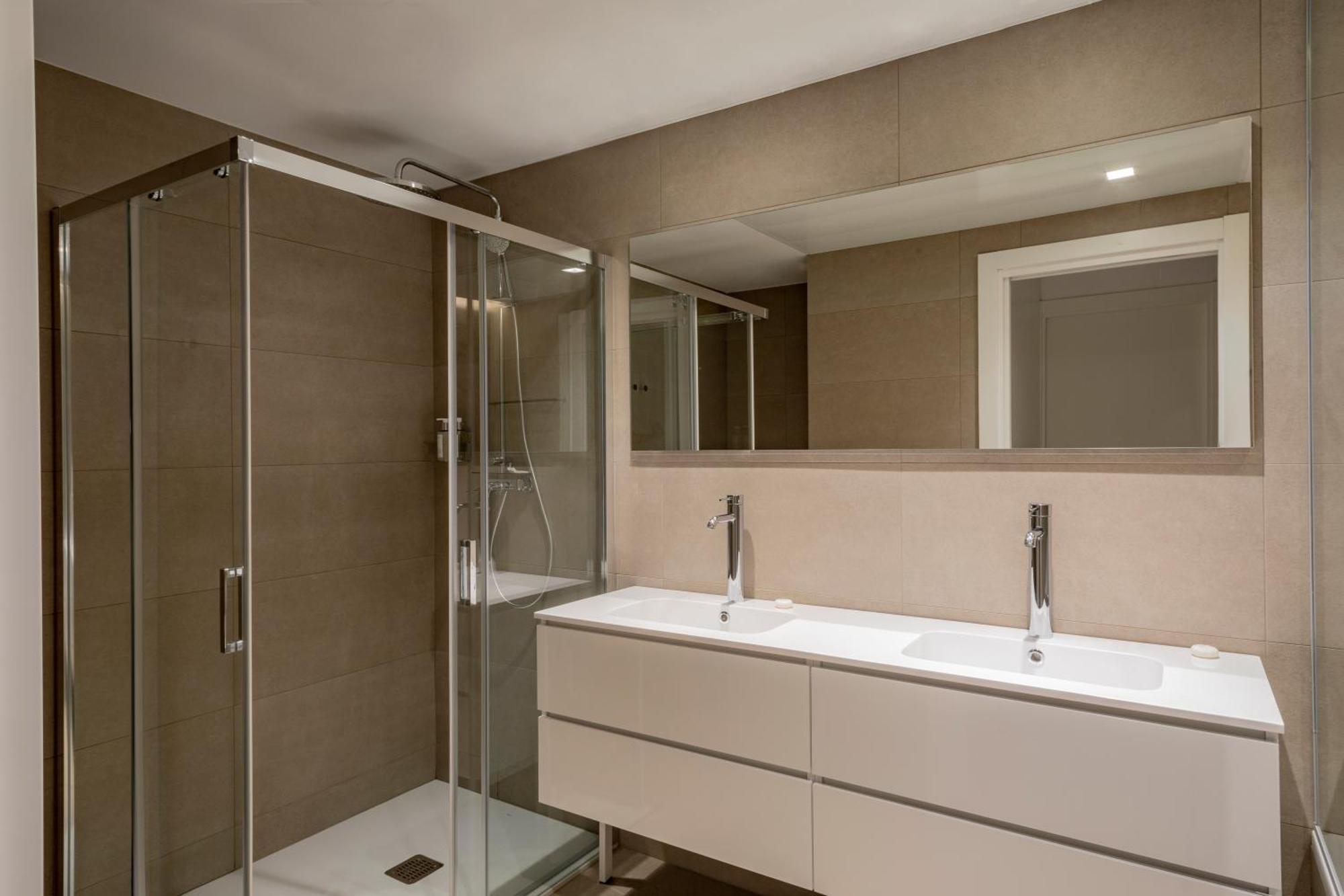 Europa Apartments لوسبيتاليت دي يوبريغات المظهر الخارجي الصورة
